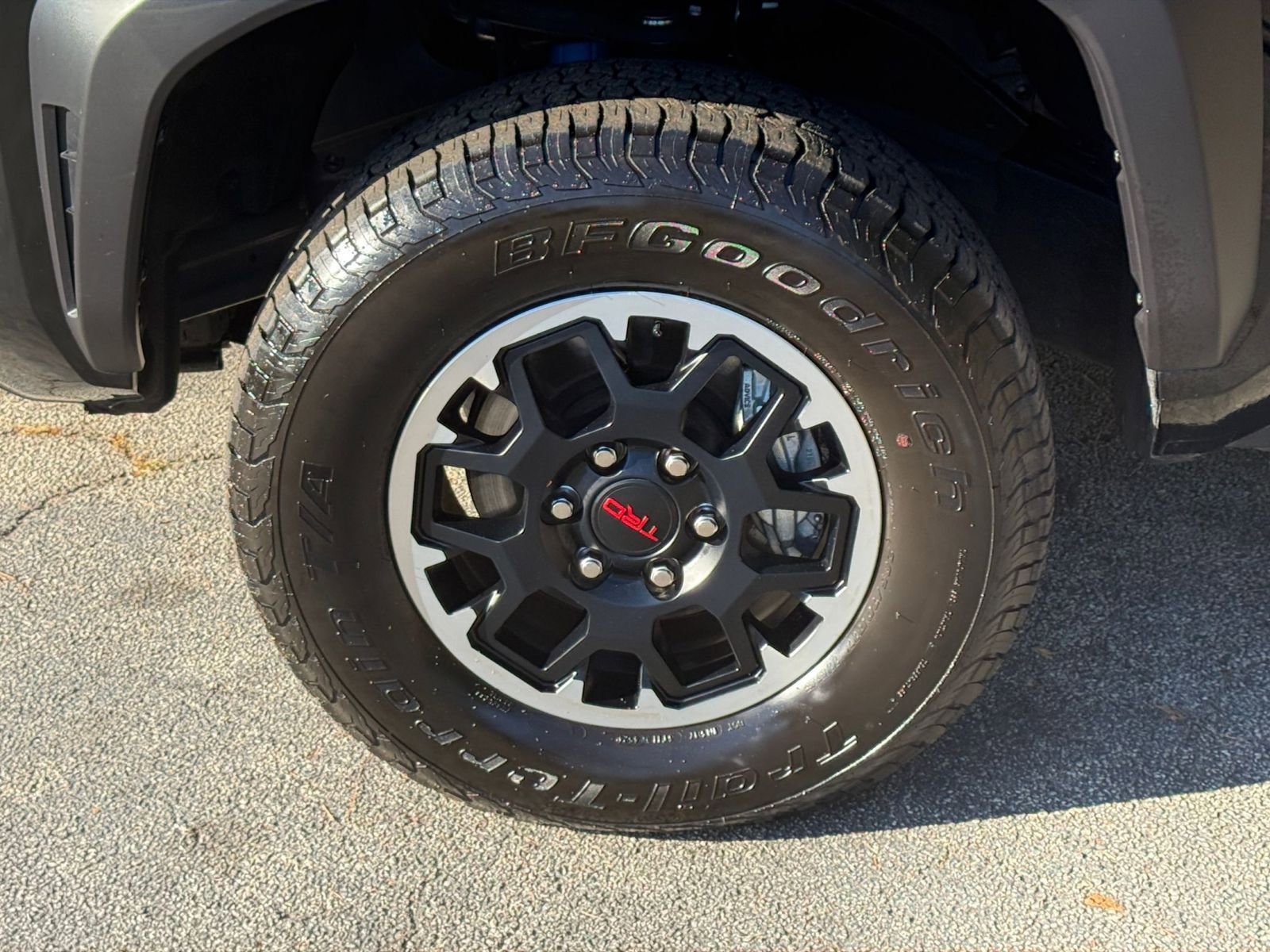 Used 2025 Toyota Tacoma TRD Off-Road image 30