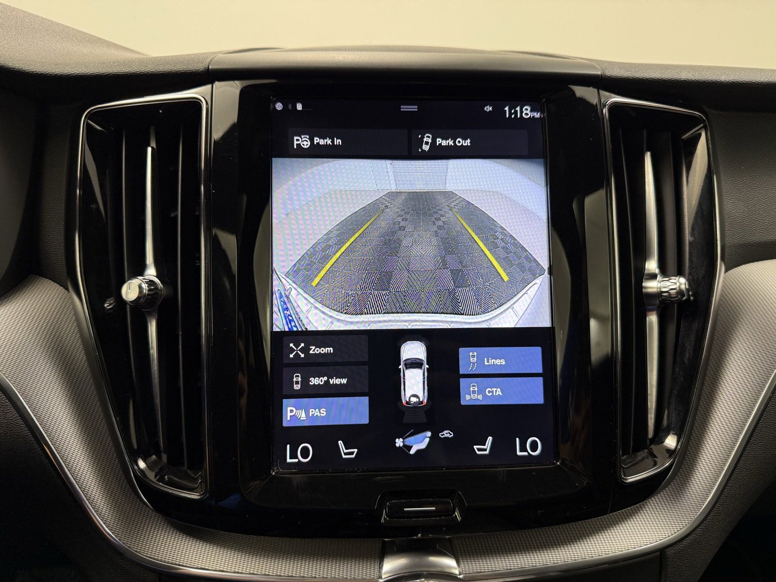 Used 2018 Volvo XC60 T6 R-Design w/ Convenience Package image 17