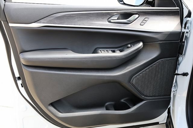 New 2025 Jeep Grand Cherokee L Limited image 14