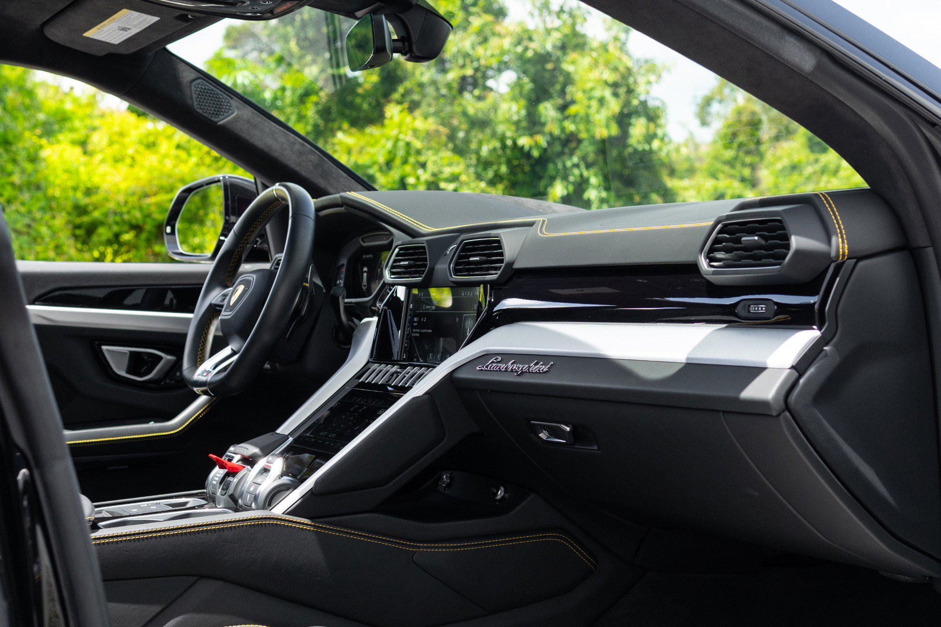 Used 2022 Lamborghini Urus AWD/4WD image 75