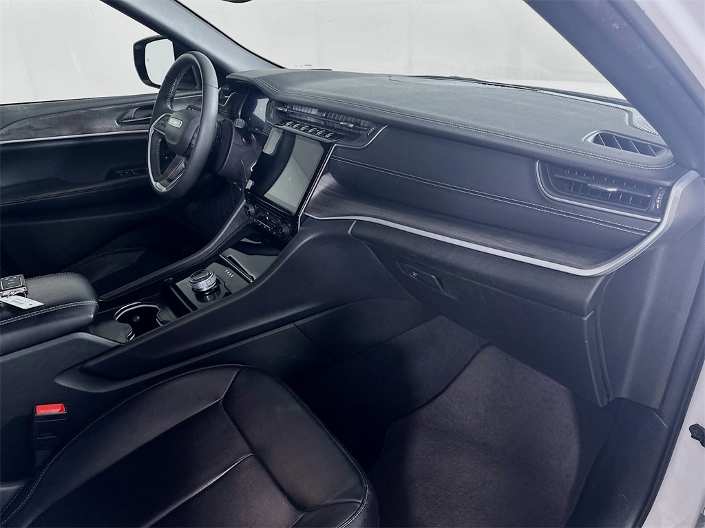 Used 2024 Jeep Grand Cherokee Limited image 31