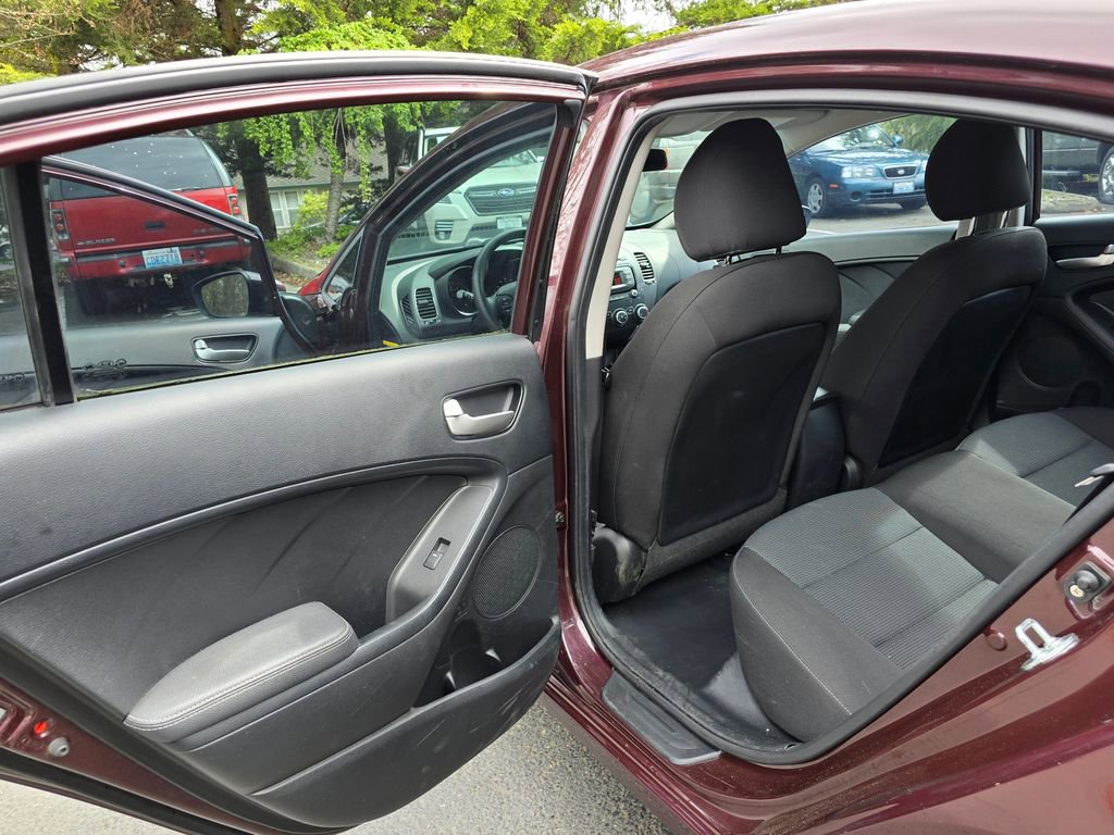 Used 2017 Kia Forte LX FWD image 10