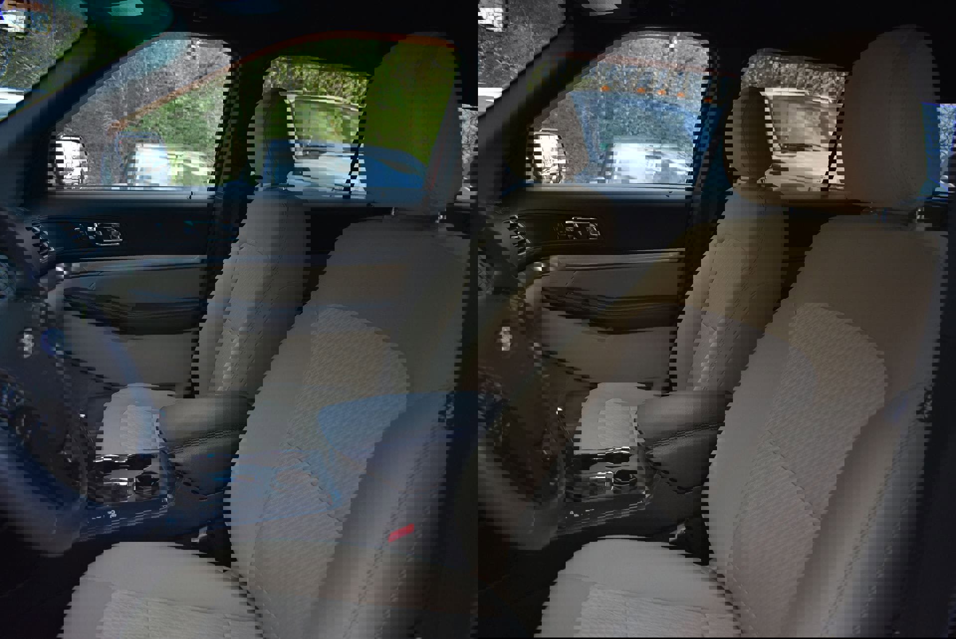 Used 2016 Ford Explorer Base image 16