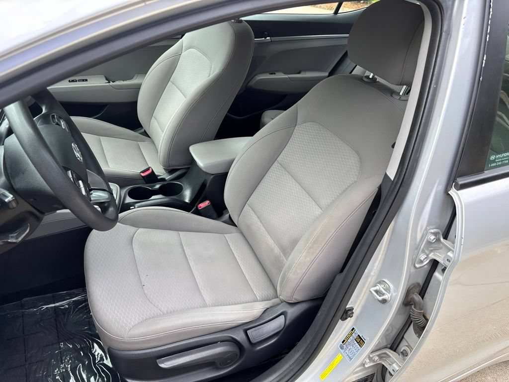 Used 2020 Hyundai Elantra SE FWD image 24