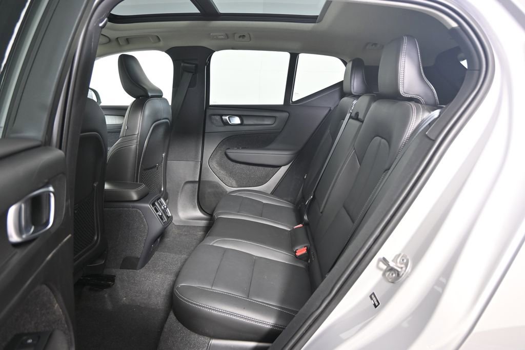 Used 2024 Volvo XC40 B5 Plus AWD/4WD image 17