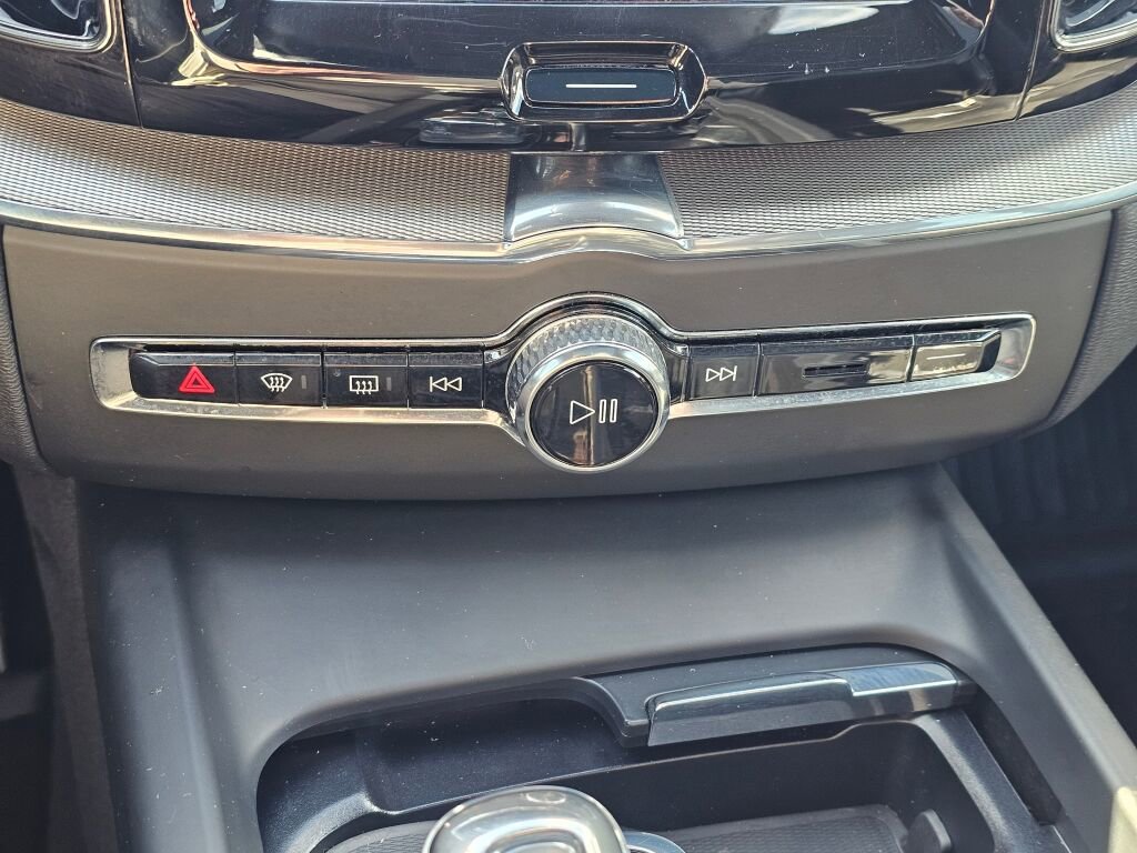 Used 2018 Volvo XC60 T8 R-Design w/ Convenience Package image 17