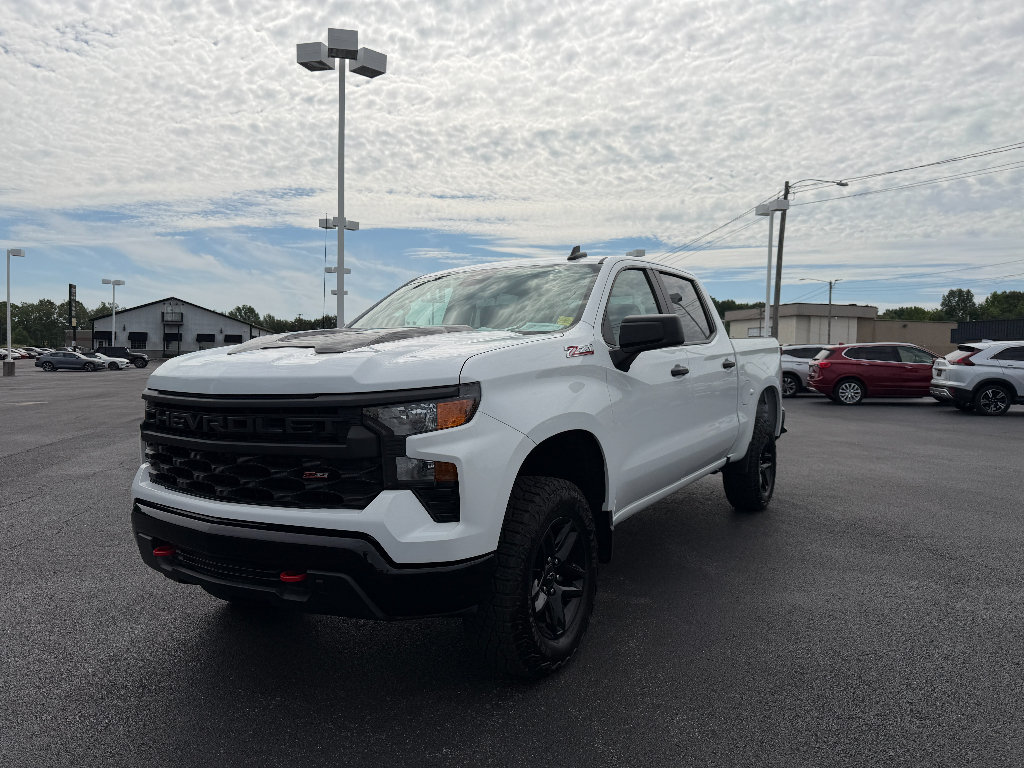 Used 2025 Chevrolet Silverado 1500 Custom Trail Boss AWD/4WD image 4