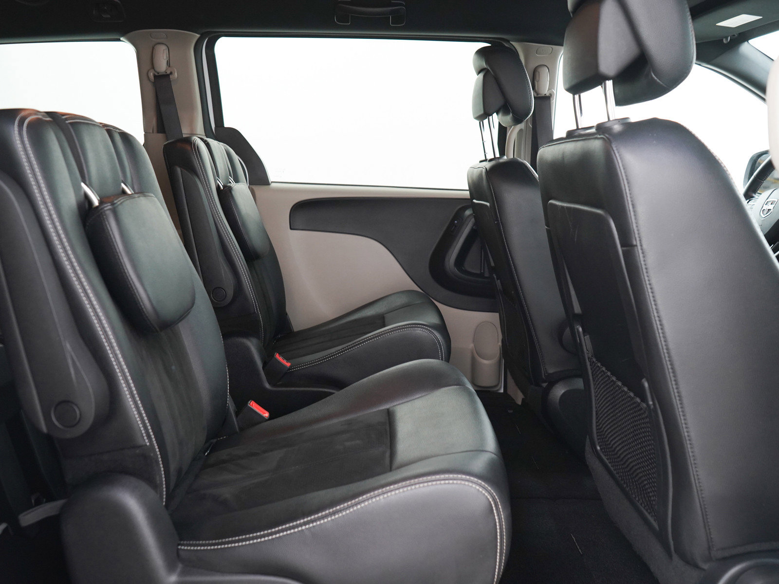Used 2019 Dodge Grand Caravan SXT w/ Rear Park Assist Package FWD image 12