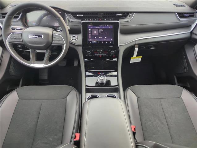 New 2025 Jeep Grand Cherokee Altitude image 16