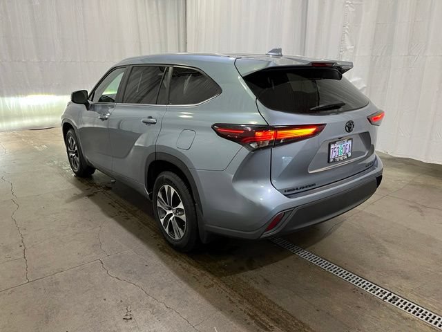 Certified 2024 Toyota Highlander XLE AWD/4WD image 6