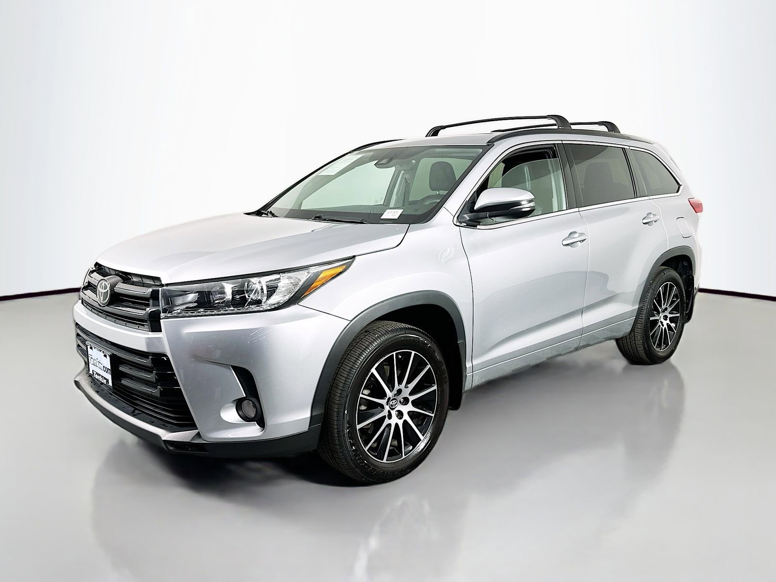 Used 2017 Toyota Highlander SE image 3