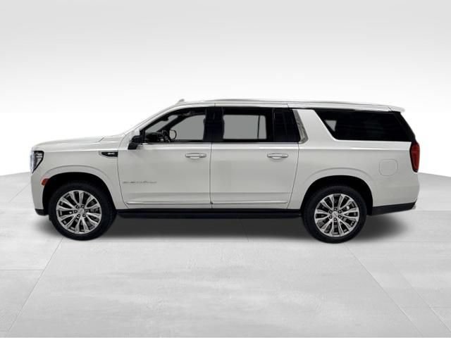 Certified 2022 GMC Yukon XL Denali w/ Denali Premium Package AWD/4WD image 3