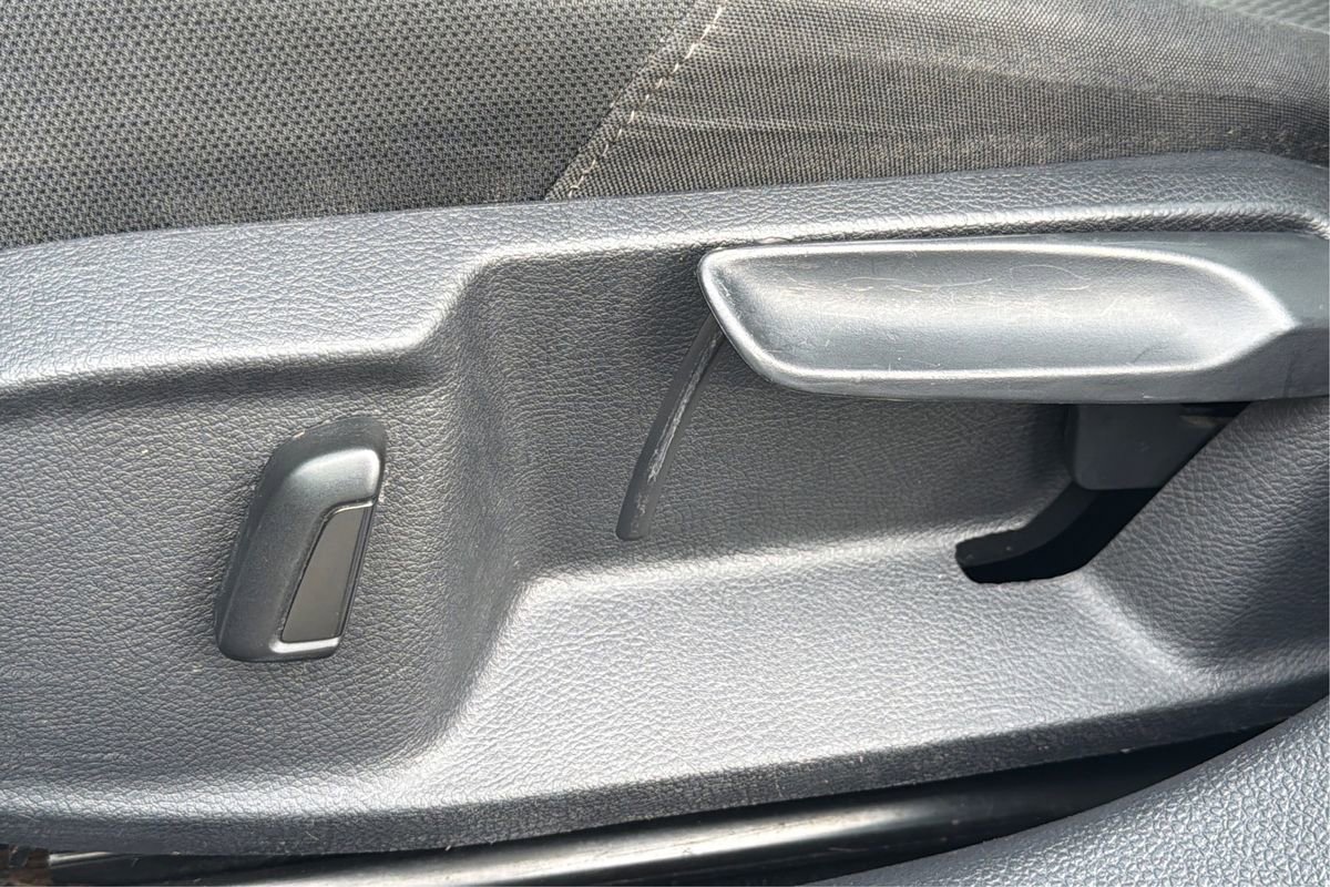 Used 2019 Volkswagen Golf S FWD image 18