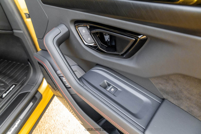 Used 2024 Lamborghini Urus S AWD/4WD image 39