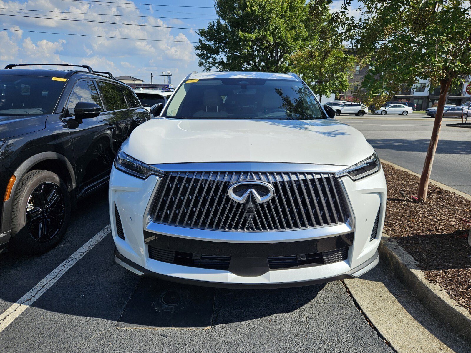 Used 2026 INFINITI QX60 Luxe w/ Cargo Package FWD image 2