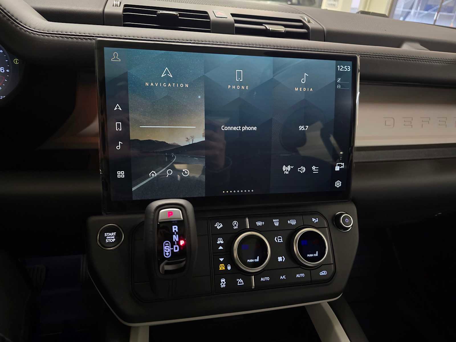 New 2026 Land Rover Defender 130 X-Dynamic SE image 26