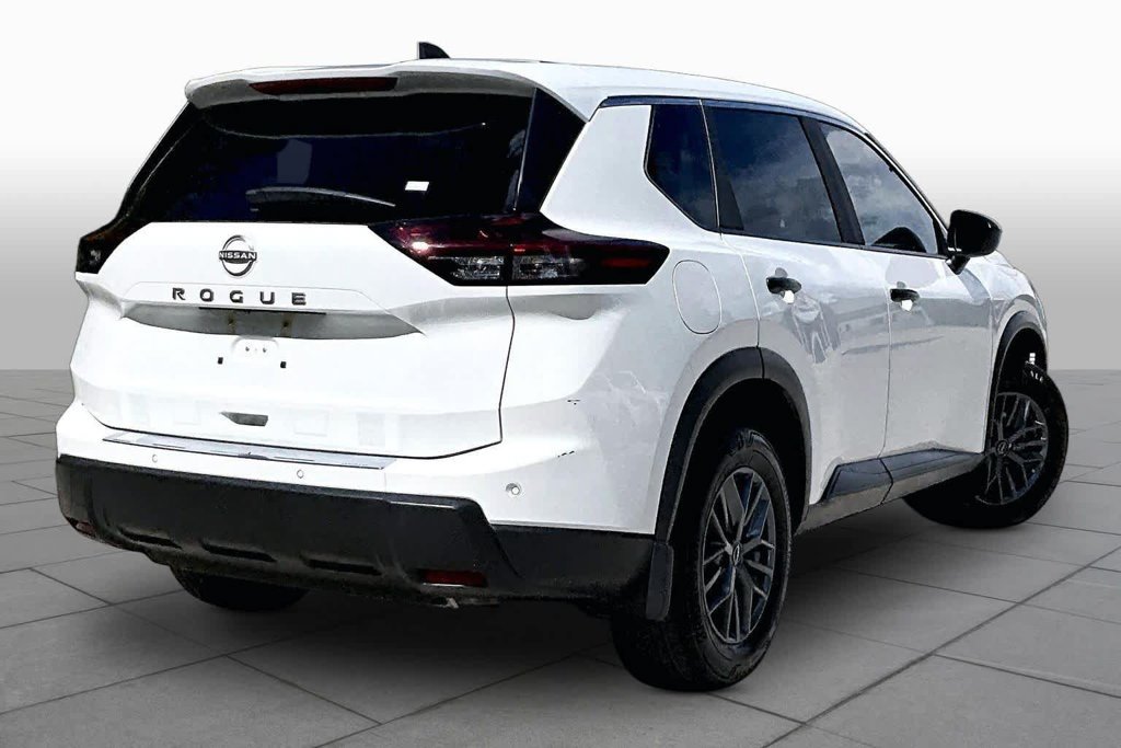 Used 2024 Nissan Rogue S FWD image 12