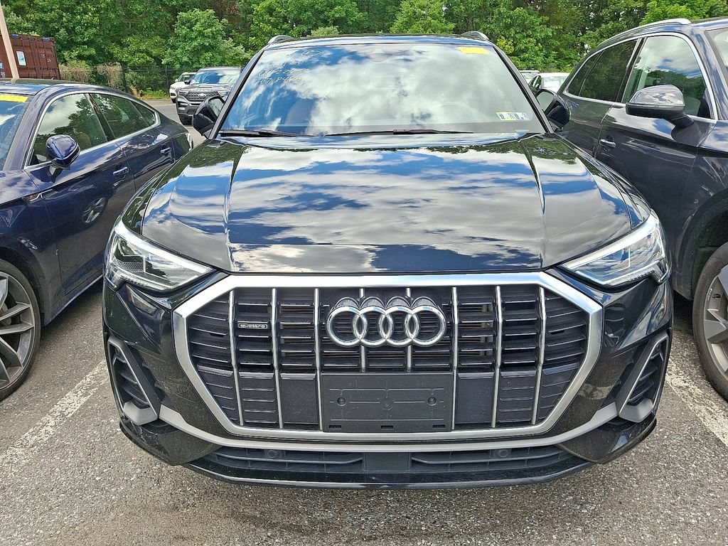 Certified 2024 Audi Q3 2.0T Premium w/ Convenience Package AWD/4WD image 2
