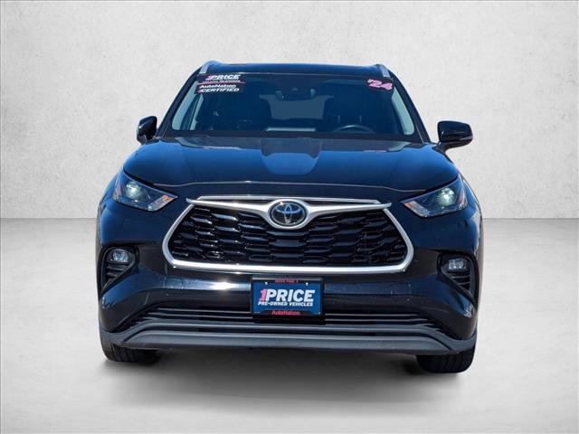 Used 2024 Toyota Highlander XLE image 2