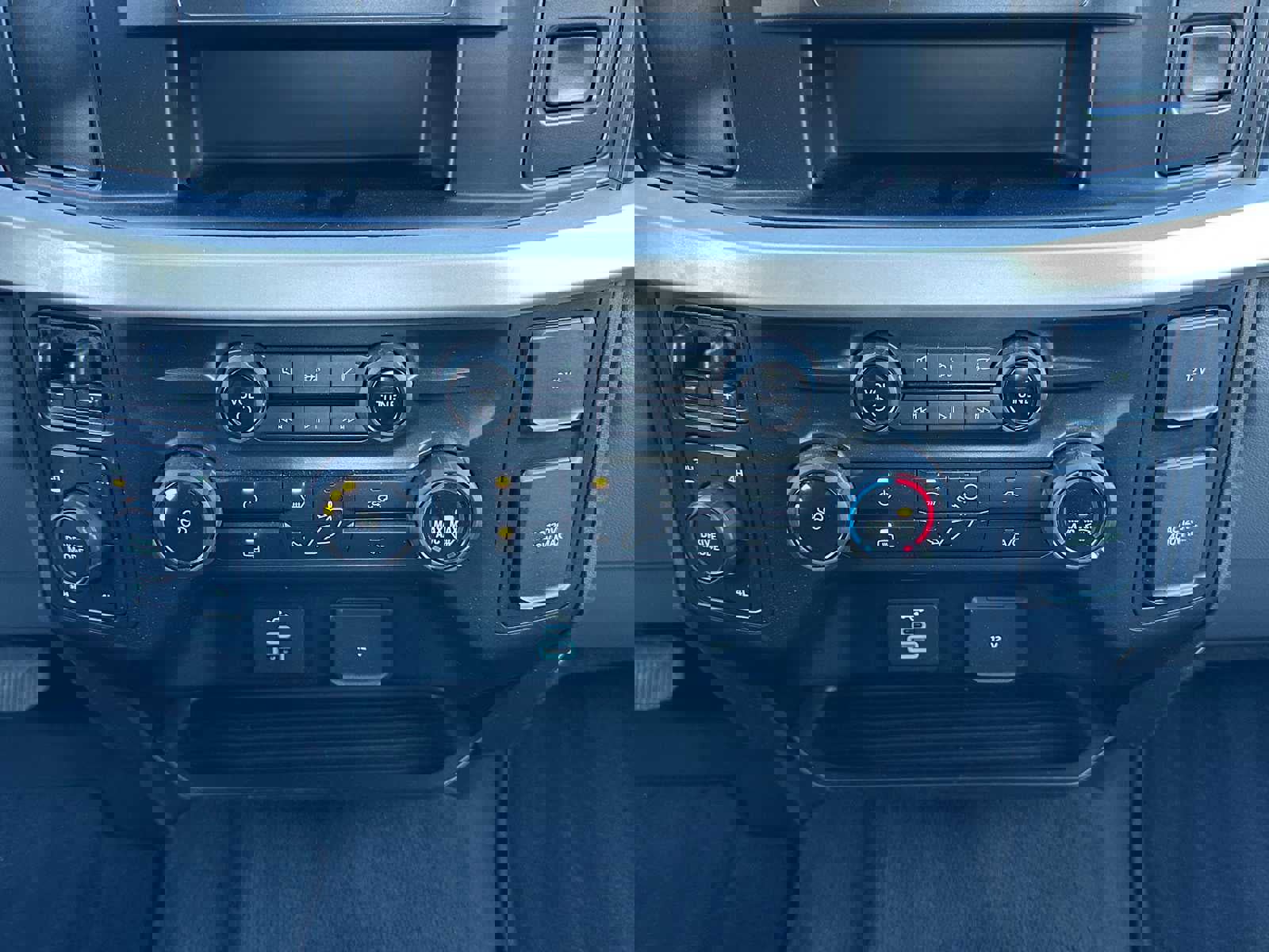 Used 2023 Ford F350 XLT w/ FX4 Off-Road Package image 27