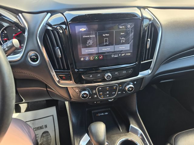 Used 2023 Chevrolet Traverse Premier FWD image 13