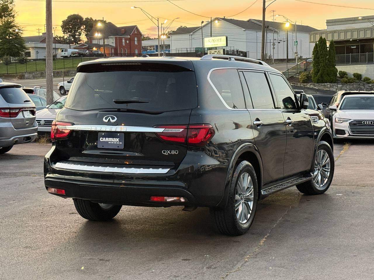 Used 2019 INFINITI QX80 Luxe AWD/4WD image 2