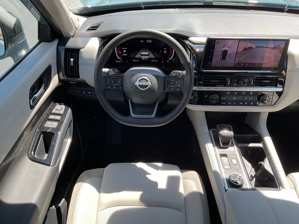 Used 2026 Nissan Pathfinder SL w/ SL Premium Package AWD/4WD image 16
