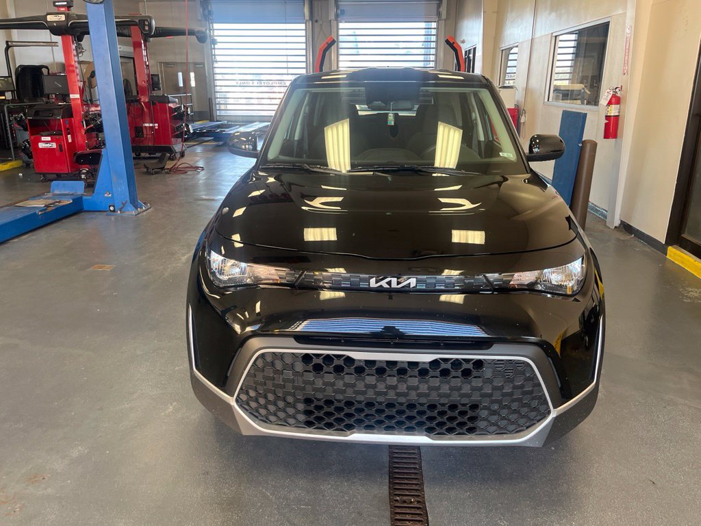 Used 2025 Kia Soul LX w/ LX Technology Package FWD image 9