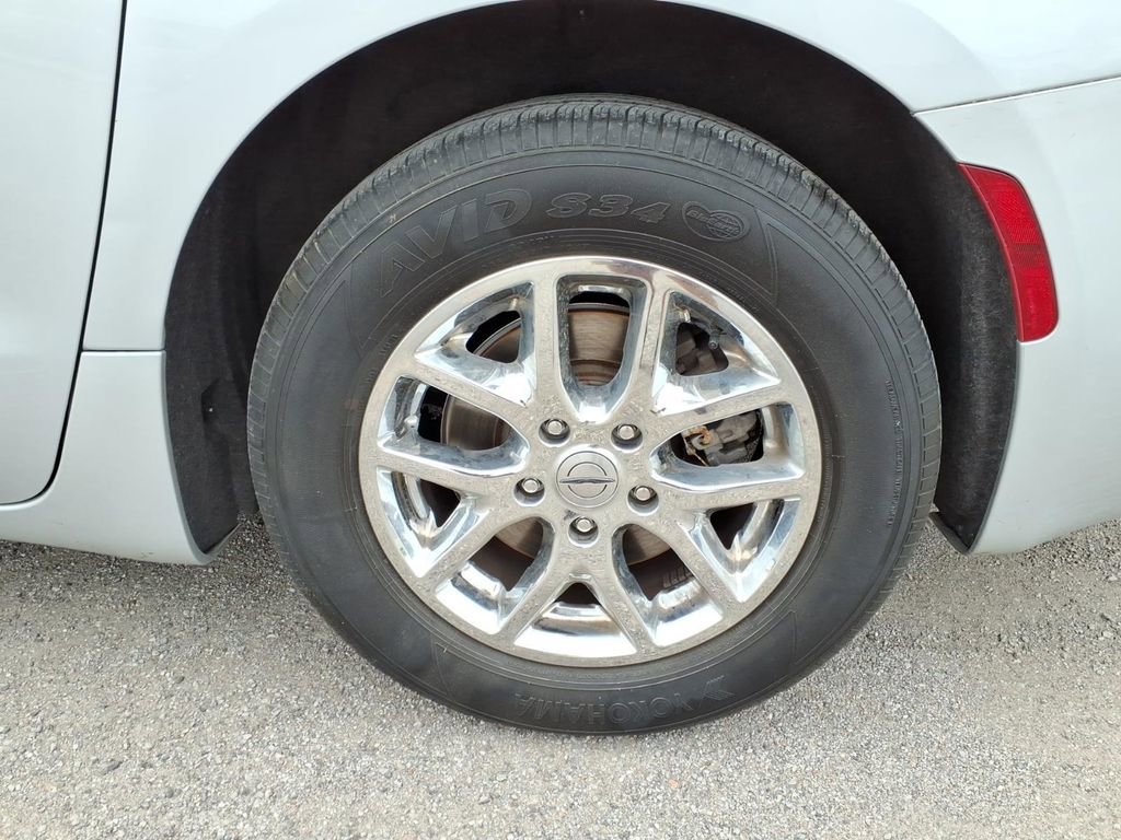 Used 2023 Chrysler Voyager LX image 26