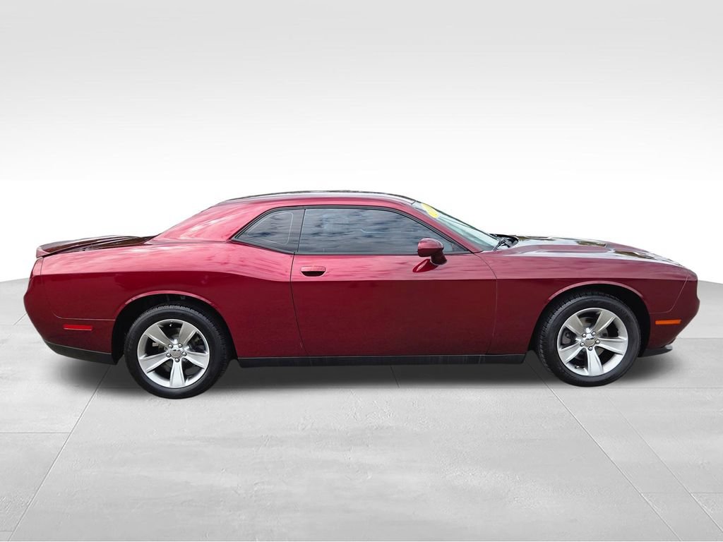 Used 2018 Dodge Challenger SXT RWD image 8
