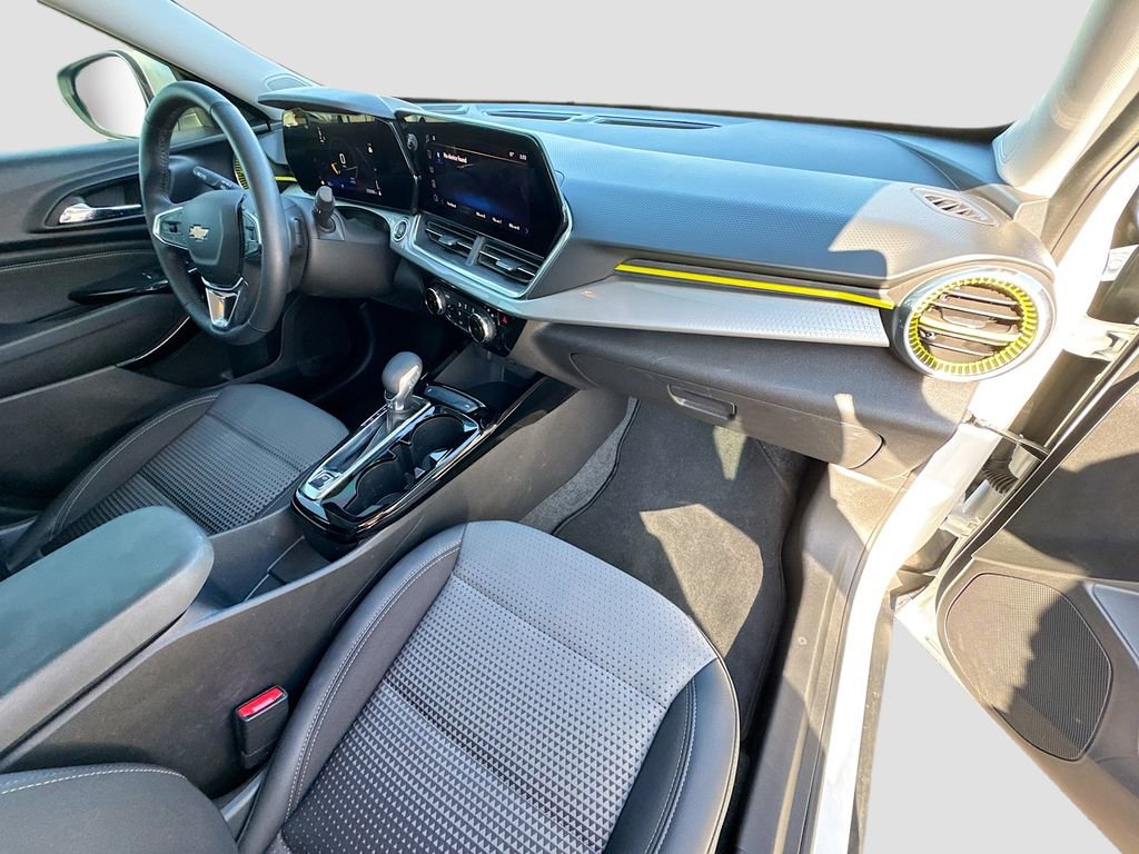 Used 2024 Chevrolet Trax LT w/ Driver Confidence Package image 25