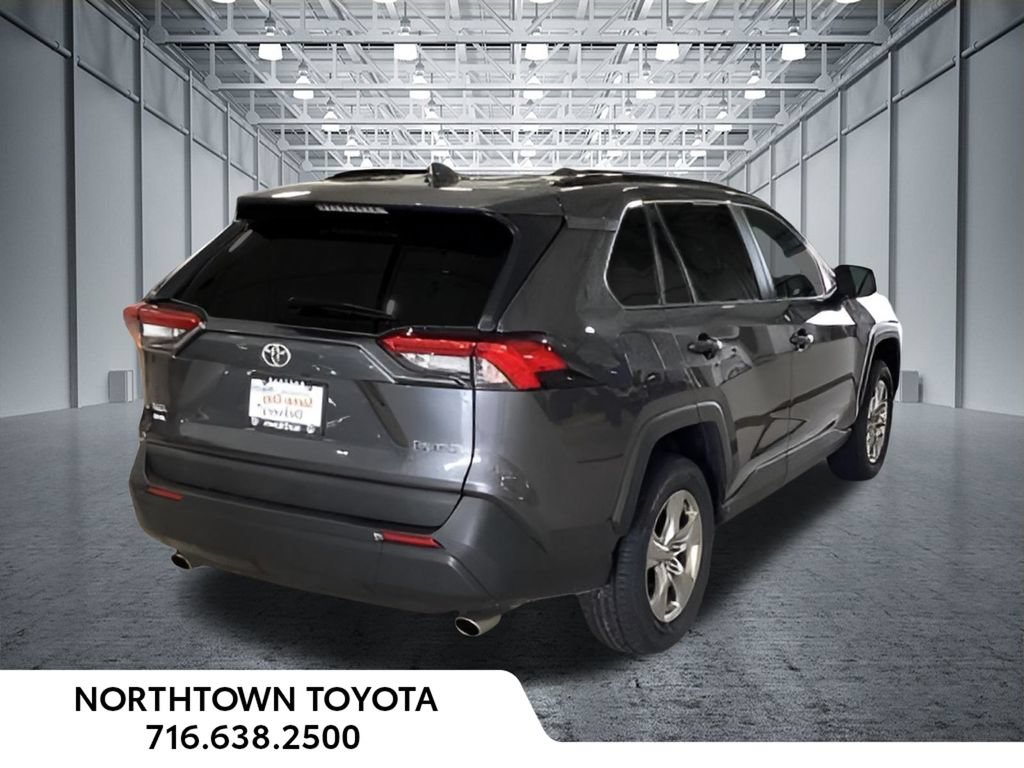 Used 2025 Toyota RAV4 XLE AWD/4WD image 7