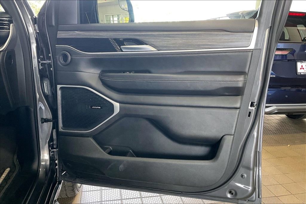 Used 2024 Jeep Wagoneer Series III image 24