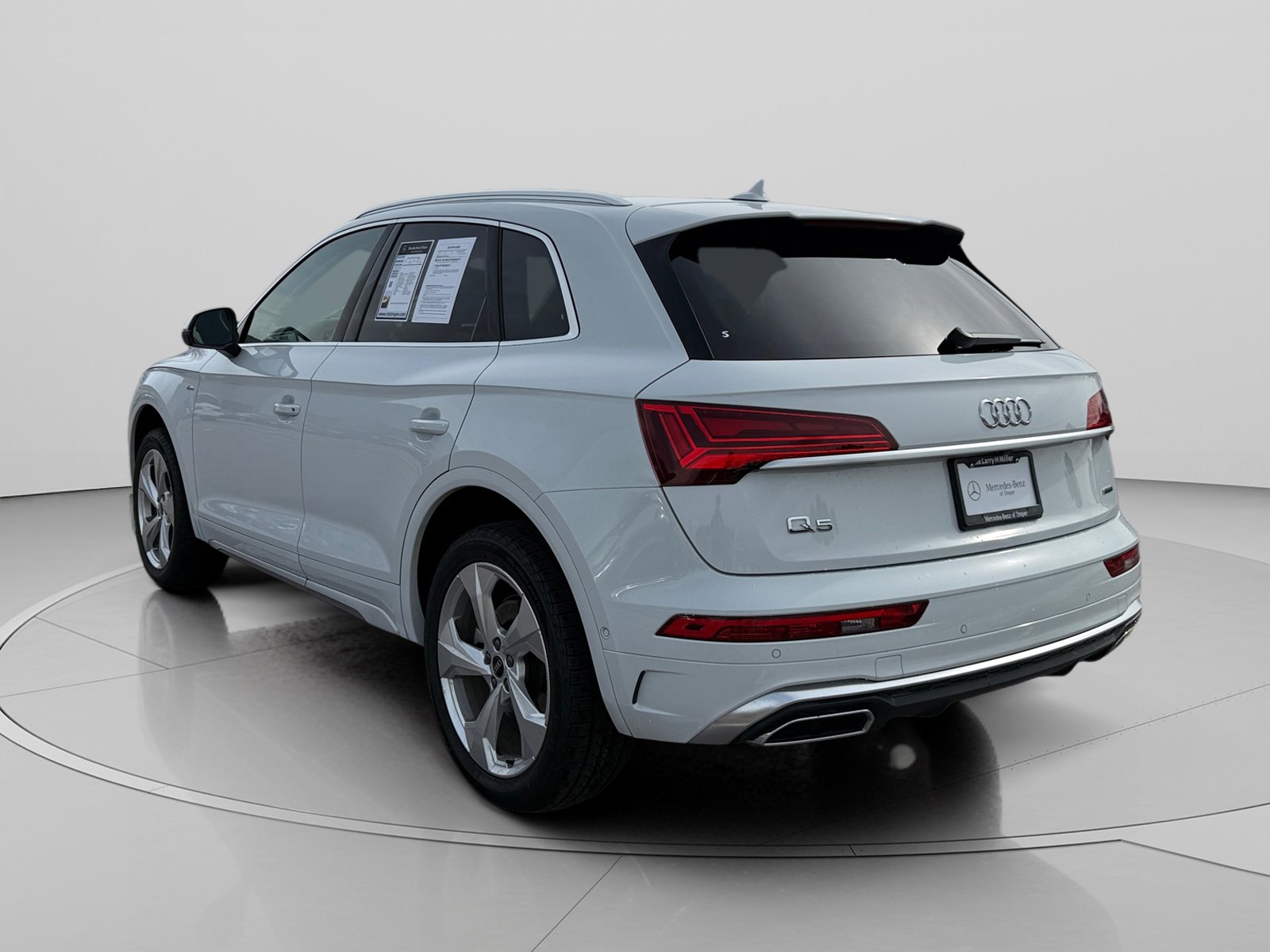 Used 2023 Audi Q5 2.0T Prestige w/ Prestige Package image 3