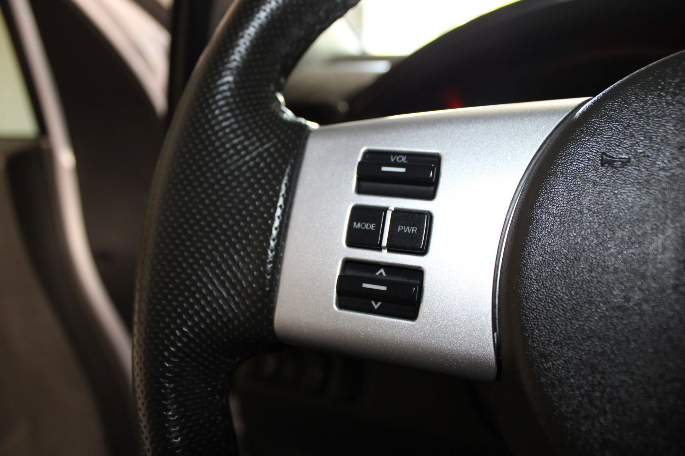 Used 2009 Nissan Pathfinder SE RWD image 19