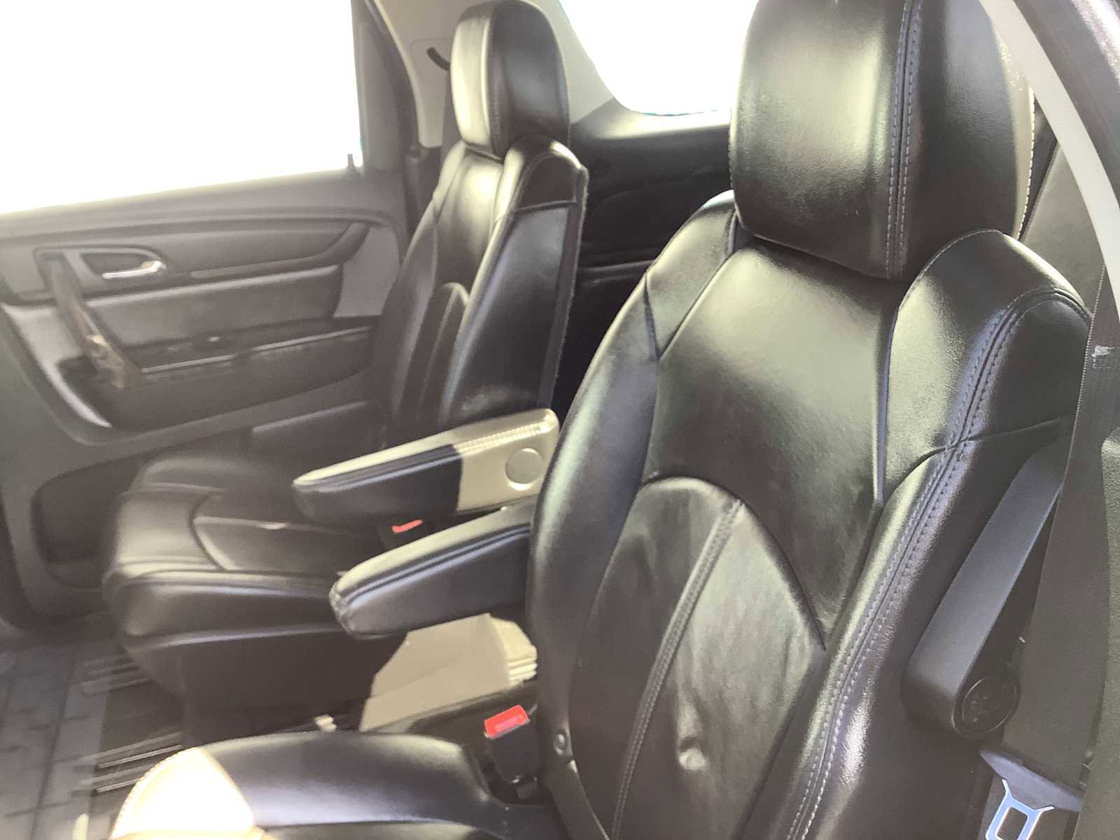 Used 2015 GMC Acadia SLT image 13