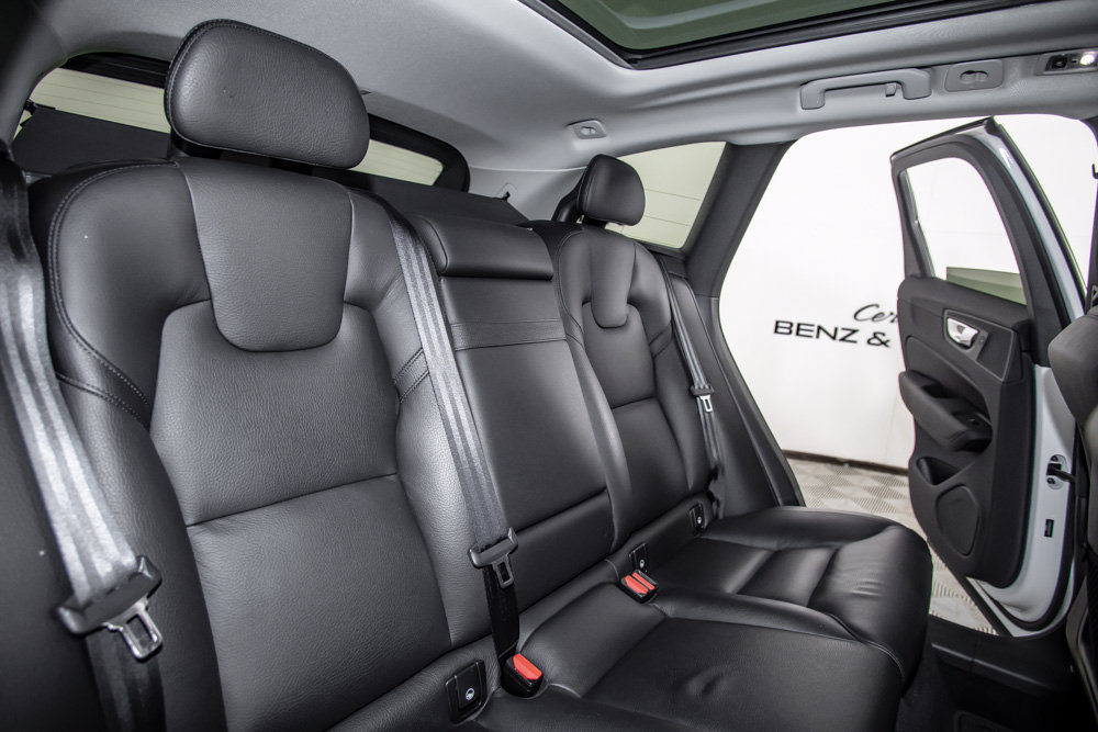 Used 2019 Volvo XC60 T5 Momentum w/ Premium Package FWD image 15