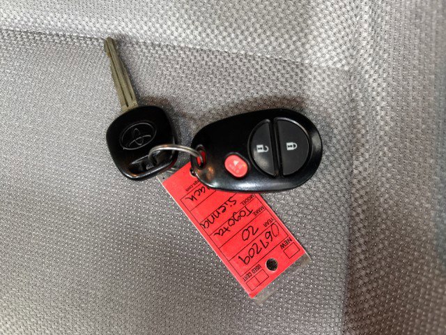 Used 2020 Toyota Sienna L image 34