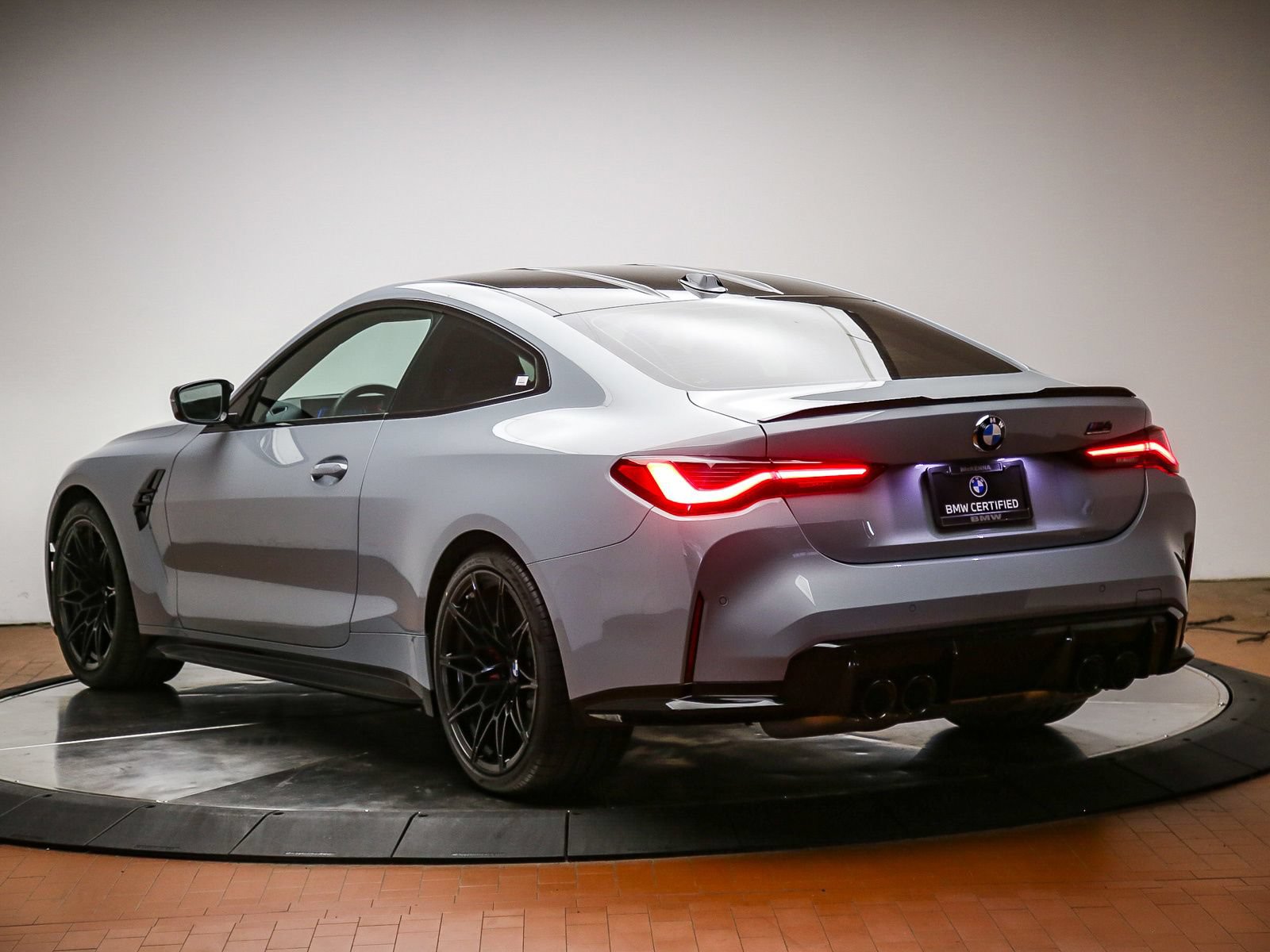 Used 2024 BMW M4 Competition RWD image 2