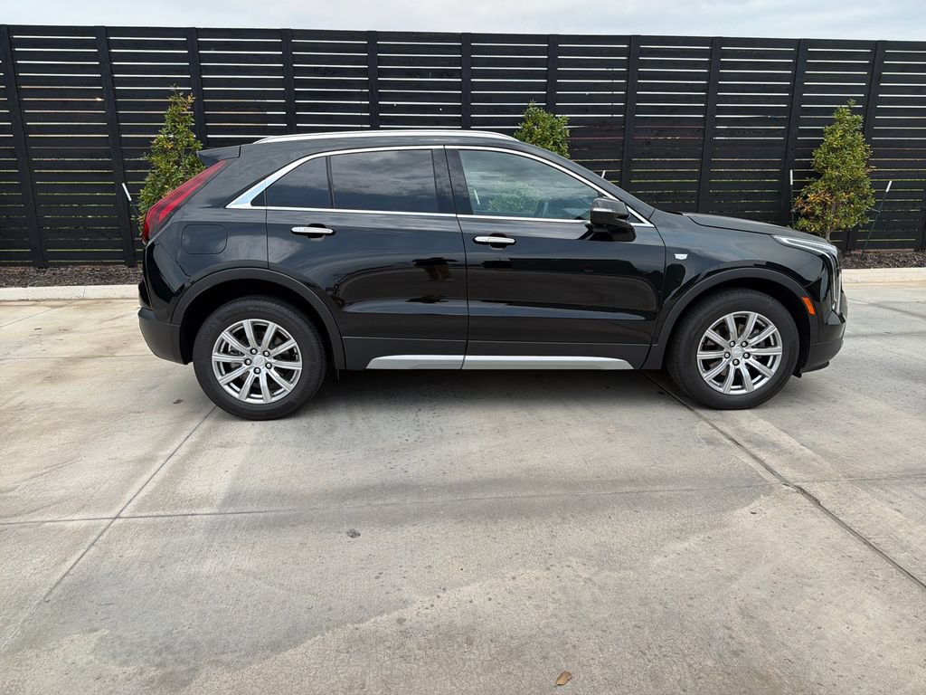 Used 2023 Cadillac XT4 Premium Luxury w/ Technology Package FWD image 6