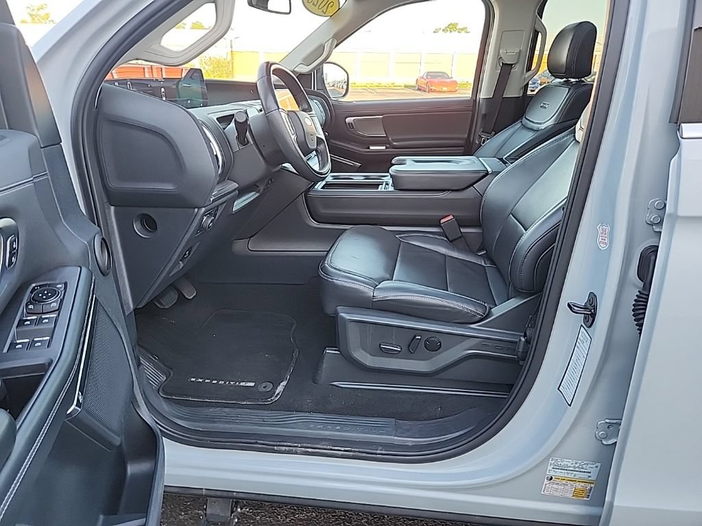 Used 2025 Ford Expedition Platinum AWD/4WD image 30
