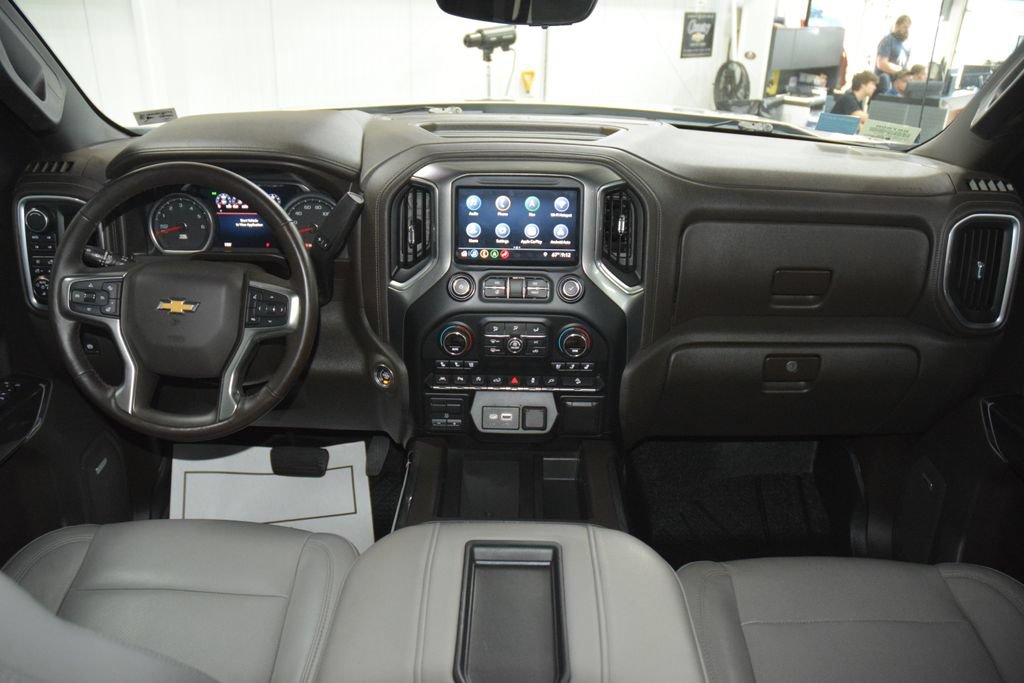 Used 2019 Chevrolet Silverado 1500 LTZ w/ LTZ Premium Package AWD/4WD image 32