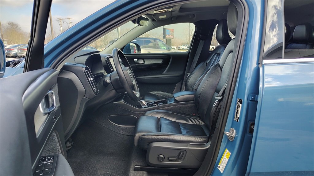 Certified 2023 Volvo XC40 B5 Plus w/ Driver Assist Package image 6