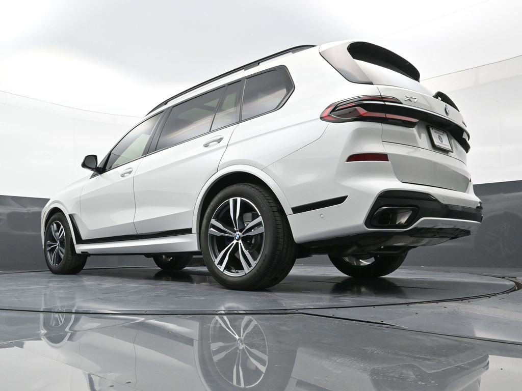 Used 2026 BMW X7 xDrive40i w/ M Sport Package image 27