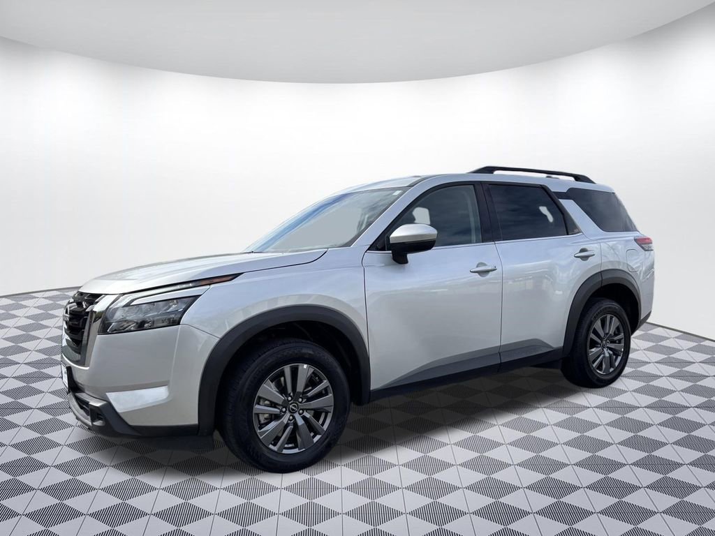 Used 2025 Nissan Pathfinder SV AWD/4WD image 3
