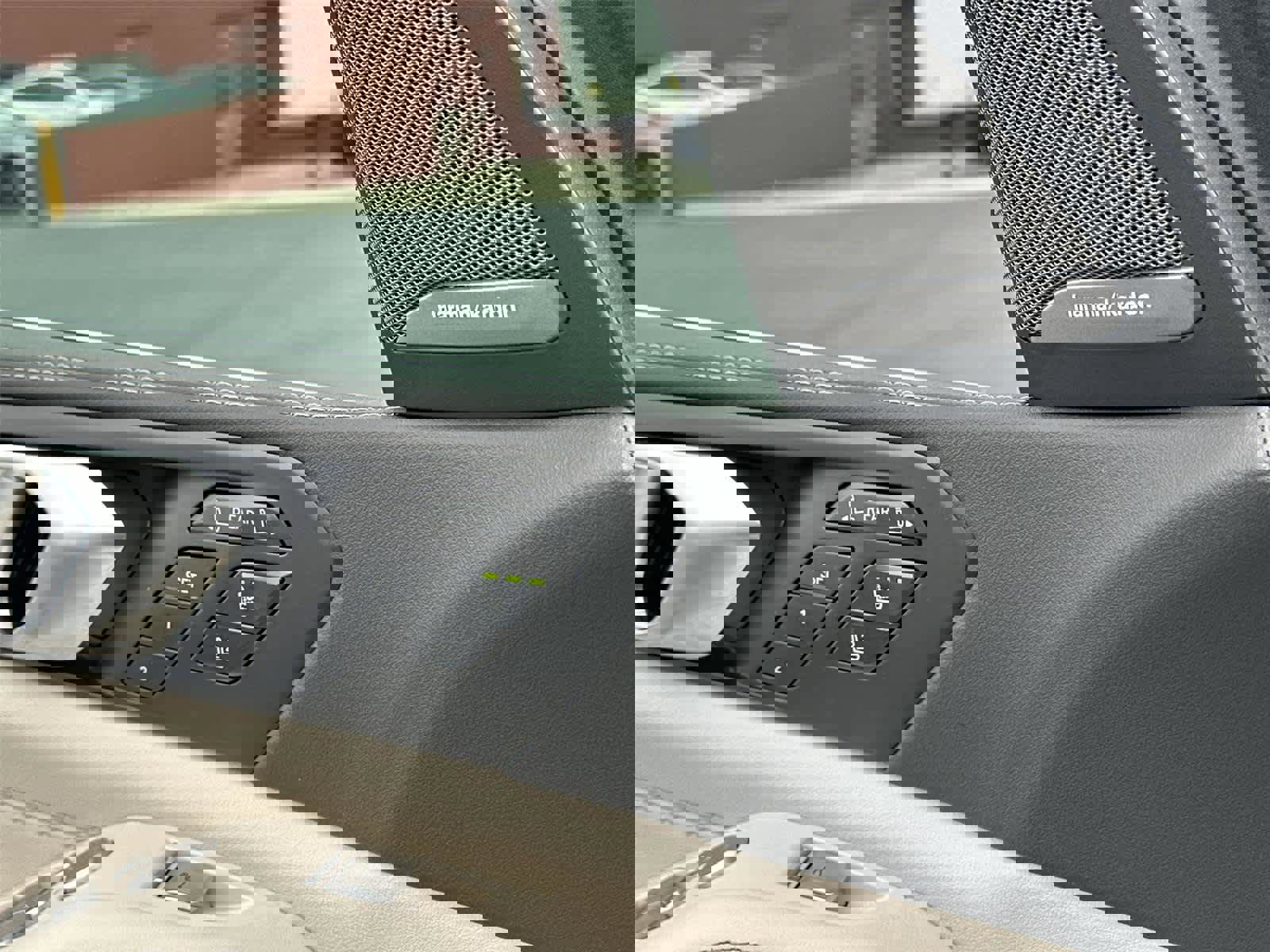 Used 2025 BMW X7 xDrive40i w/ Executive Package image 30