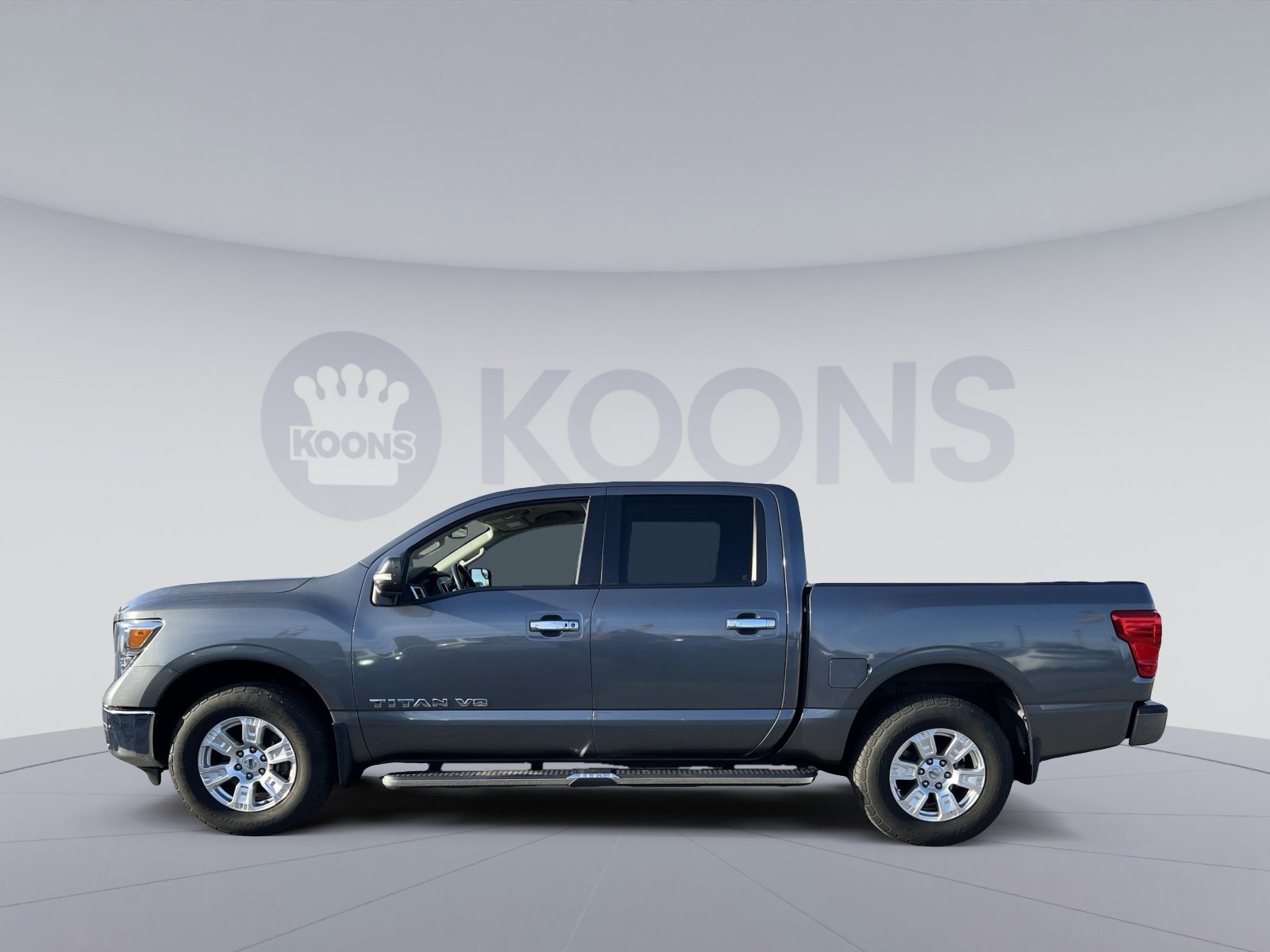 Used 2019 Nissan Titan SV w/ SV Convenience Package image 2