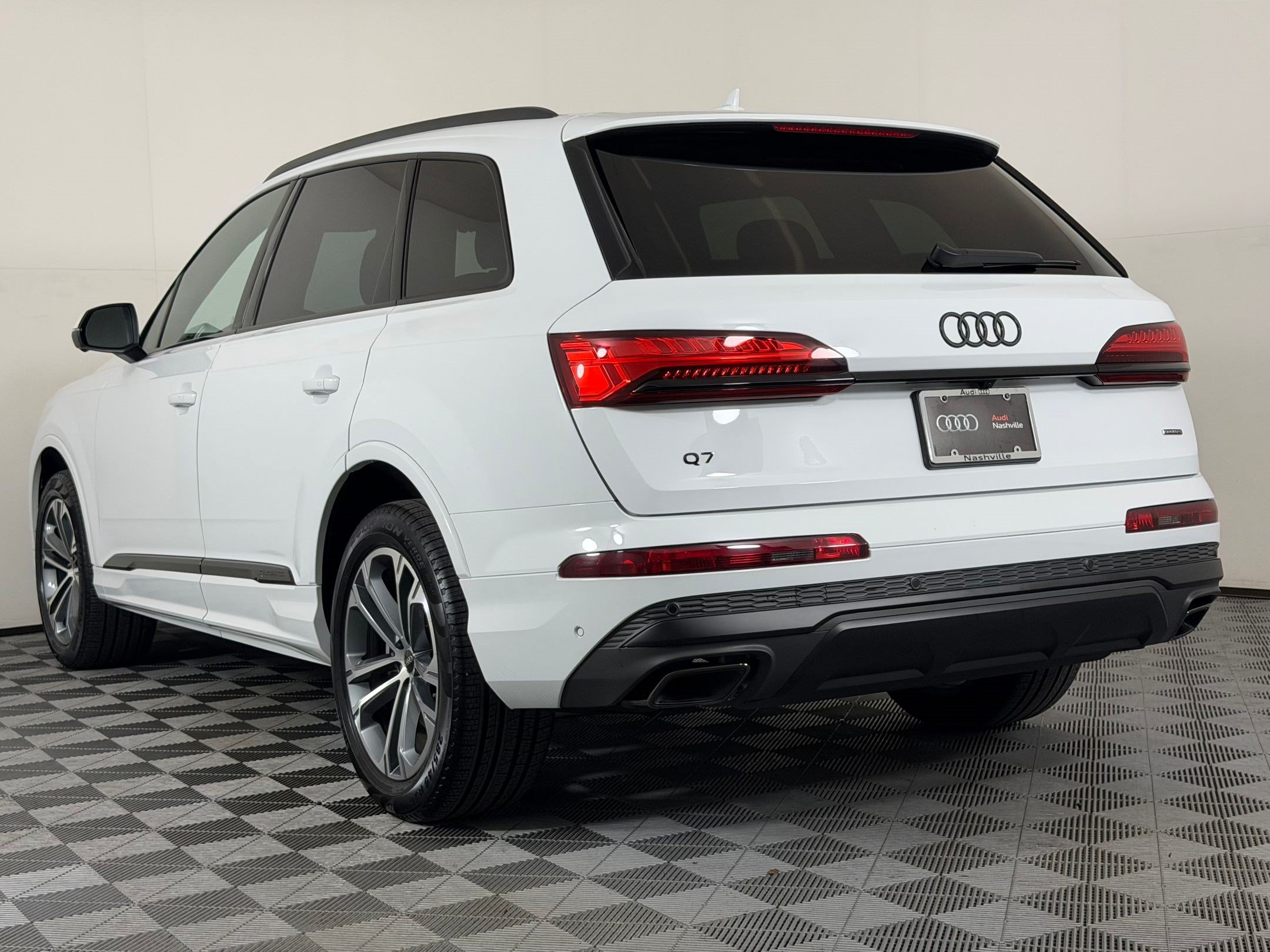Certified 2026 Audi Q7 2.0T Premium w/ Convenience Plus Package AWD/4WD image 3