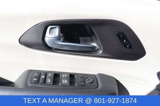 Used 2024 Chrysler Pacifica Select image 22