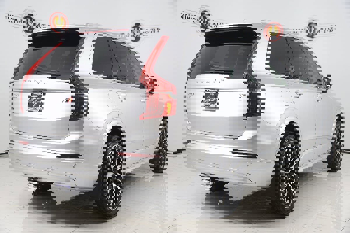 Used 2022 Volvo XC90 T6 Momentum w/ Climate Package image 3